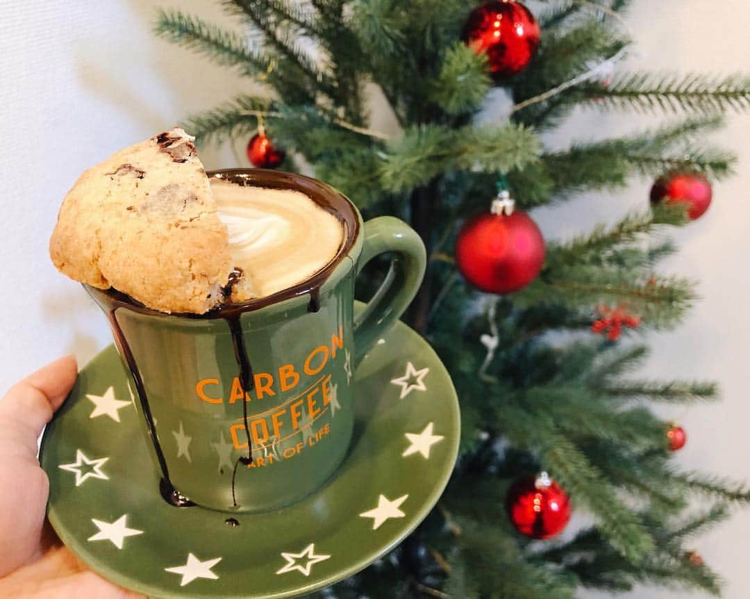 難波礼華さんのインスタグラム写真 - (難波礼華Instagram)「おいちい🥺❤️❤️❤️ Cookie on the Latteだよ🍪☕️ @carbon_coffee  @homefukuoka  昨日は3周年partyありがとうございました🙏❤️ 明日は @homeharajuku 出勤だよ〜☺️ まだネイルまつげ空きあるので3連休の最後にぜひ❤️」11月24日 17時59分 - ayakanamba