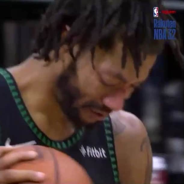 Rakuten NBA 32のインスタグラム：「. 先日、自身初の50得点ゲームを達成したDerrick Rose🌹選手。 彼は、2011年に史上最年少でMVPを獲得して以降、 怪我に苦しみ、結果を残せずにいました。 そんな彼の復活劇は、ファンに夢と希望を与えました！ . そしてRose選手は、コートの外でもファンの夢を叶えようとしています。 彼は、The Rose Scholars Programを立ち上げ、 経済的な問題で大学に進めない学生を支援する活動を行っています。 このプログラムは、大学進学を目指す高校生に向けた奨学金基金です。 . Rose選手の他にも、NBAでは恵まれない人達に向けて、慈善活動を行う選手は多くいます。 最近では、公立学校を設立したLeBron James選手も話題になりましたね。 コート外でもスターであり続ける彼らの活動に、今後も注目です👀 . -------------------- 楽天NBA32ではNBAの最新情報を発信しています。 選手インタビューやバスケアイテムの紹介など、耳寄り情報が盛りだくさん！ NBAの最新情報をゲットしたい方は @rakuten_nba32 をフォロー！ 選手情報は #rakutennba32_player をチェックしてください。 -------------------- . #nba #nbabasketball #RakutenTV #rakutennba32 #basketball #楽天TV #楽天NBA32 #バスケ #バスケ🏀 #バスケットボール #バスケ女子 #バスケ好きな人と繋がりたい #バスケしたい #バスケ部 #バスケ観戦 #DerrickRose #MVP #yongestmvp #DRose #scholars#bulls #knicks #wolves #50point #デリックローズ #奨学金」