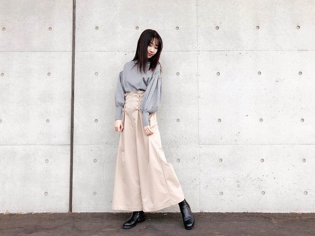 柏木由紀さんのインスタグラム写真 - (柏木由紀Instagram)「. 今日の私服。色少ない...。 この靴歩くの楽だから毎日のように履いてます☺︎ . #valentino #furfur #swingle」11月24日 21時36分 - yukikashiwagi_official
