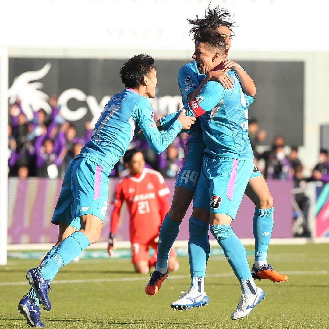 サガン鳥栖さんのインスタグラム写真 - (サガン鳥栖Instagram)「横浜F・マリノス戦は2-1で勝利。 熱い応援ありがとうございました。  November 24 2018 MEIJIYASUDA J1 League 33rd sec. #SAGANTOSU 2-1 YOKOHAMA F・MARINOS  #トススタグラム #サガン鳥栖 #Ｊリーグ #jleague #ITADAKI」11月24日 21時54分 - sagantosu_official