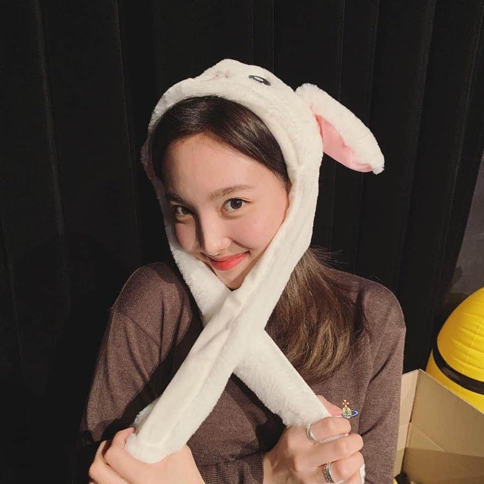 TWICEさんのインスタグラム写真 - (TWICEInstagram)「약속을 지켰다.🤙🐰」11月24日 22時42分 - twicetagram