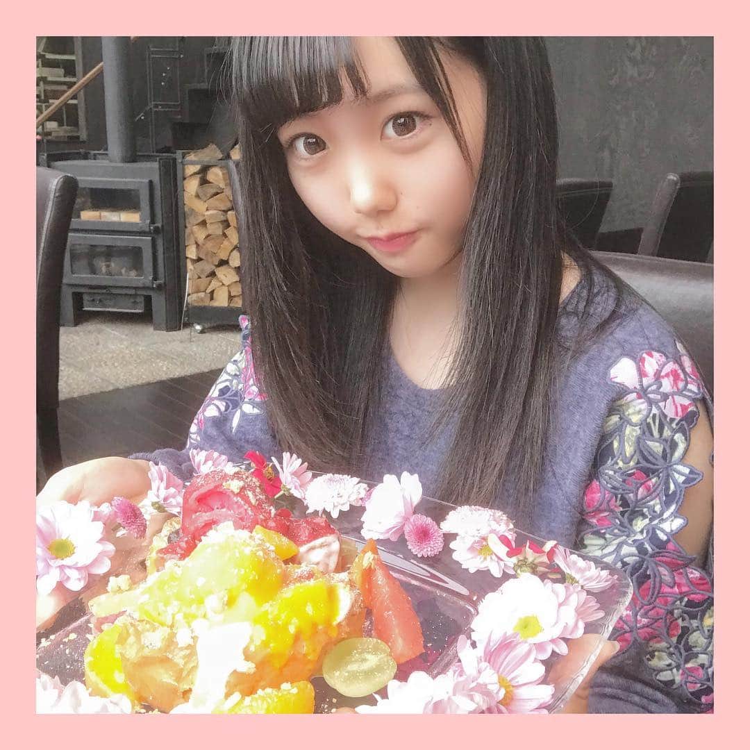 桑名ありさのインスタグラム：「うぃ〜〜〜〜 ♡♡♡ #桑名ありさ #ありぴょん #三重県 #桑名 #JK #jk2 #お花 #flower #cafe #smile #tagsforlike #photooftheday #photooftheweek #follwme #instagram #instaphoto #instalove #love #pink #girl #me #fun #gn #goodnight」