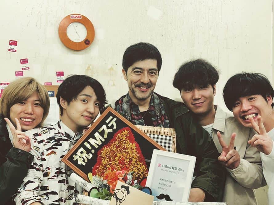 藤原聡のインスタグラム：「ななななんと、今日は東京スカパラダイスオーケストラの谷中さんにお会いできました！ライブも見て頂けて、メンバーみんな喜びを隠しきれないこの表情！笑  熊本で初めてご挨拶させて頂き、今年は何度か色々なイベントでお会いできたのですが、ここまでゆっくりお話出来たのは今日が初めてでした！ 谷中さんと 「Mステで会いましょう！」と言い合えたのが本当に嬉しかったです。 ますます楽しみになってきたー！！！ 谷中さん、ありがとうございました！  #official髭男dism  #東京スカパラダイスオーケストラ  #Mステ」