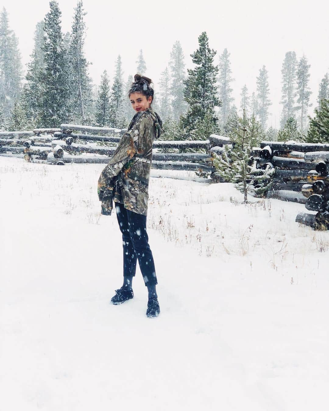 テイラー・ヒルさんのインスタグラム写真 - (テイラー・ヒルInstagram)「My winter wonderland ❄️💙❄️」11月25日 2時37分 - taylor_hill