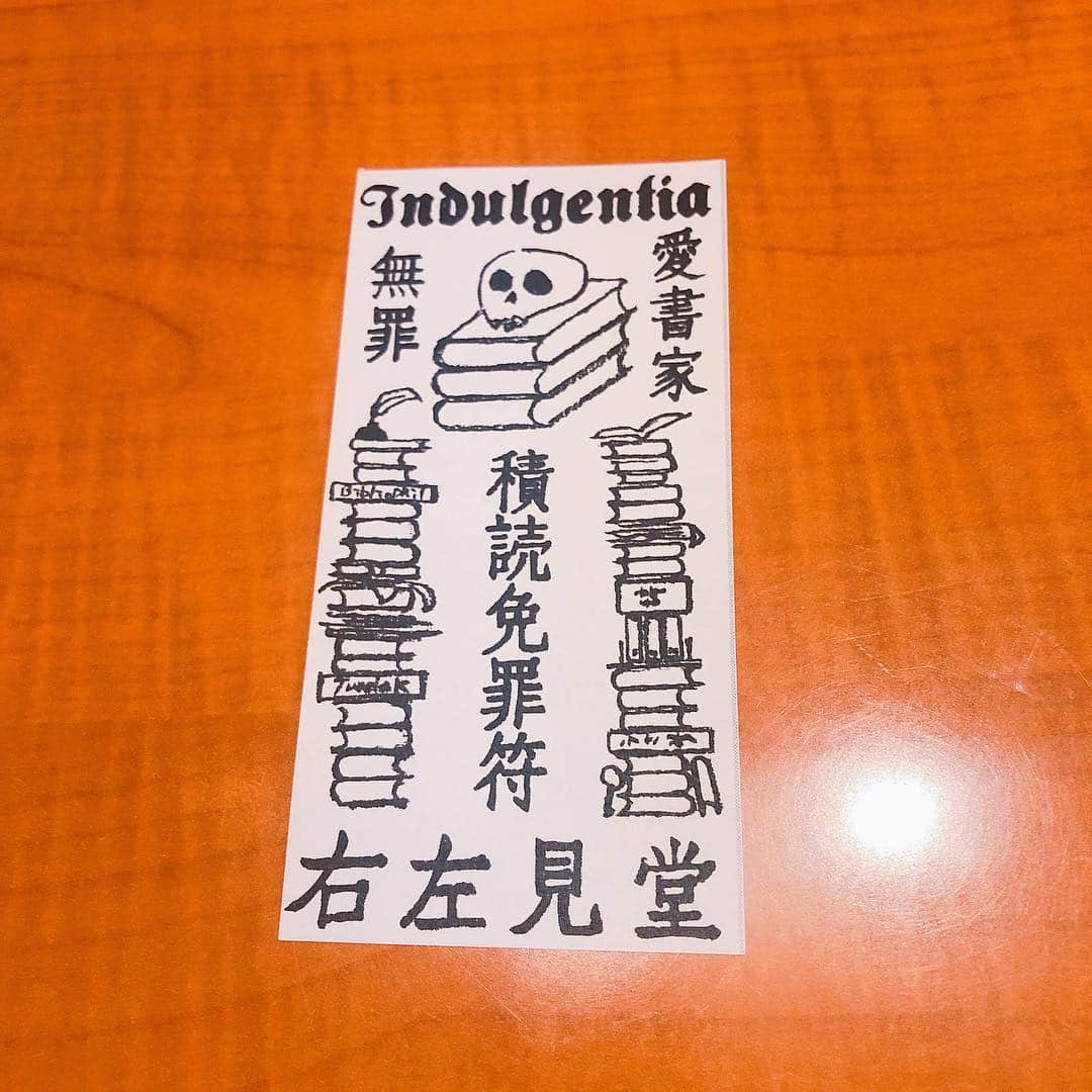 柳下毅一郎さんのインスタグラム写真 - (柳下毅一郎Instagram)「ひさびさ文フリ すごい大規模になっててびっくり。知り合いにいっぱい会って大収穫（大散財）。だがいちばん役立つのは愛書家無罪の積読免罪符かもしれない。」11月25日 15時31分 - garth_y