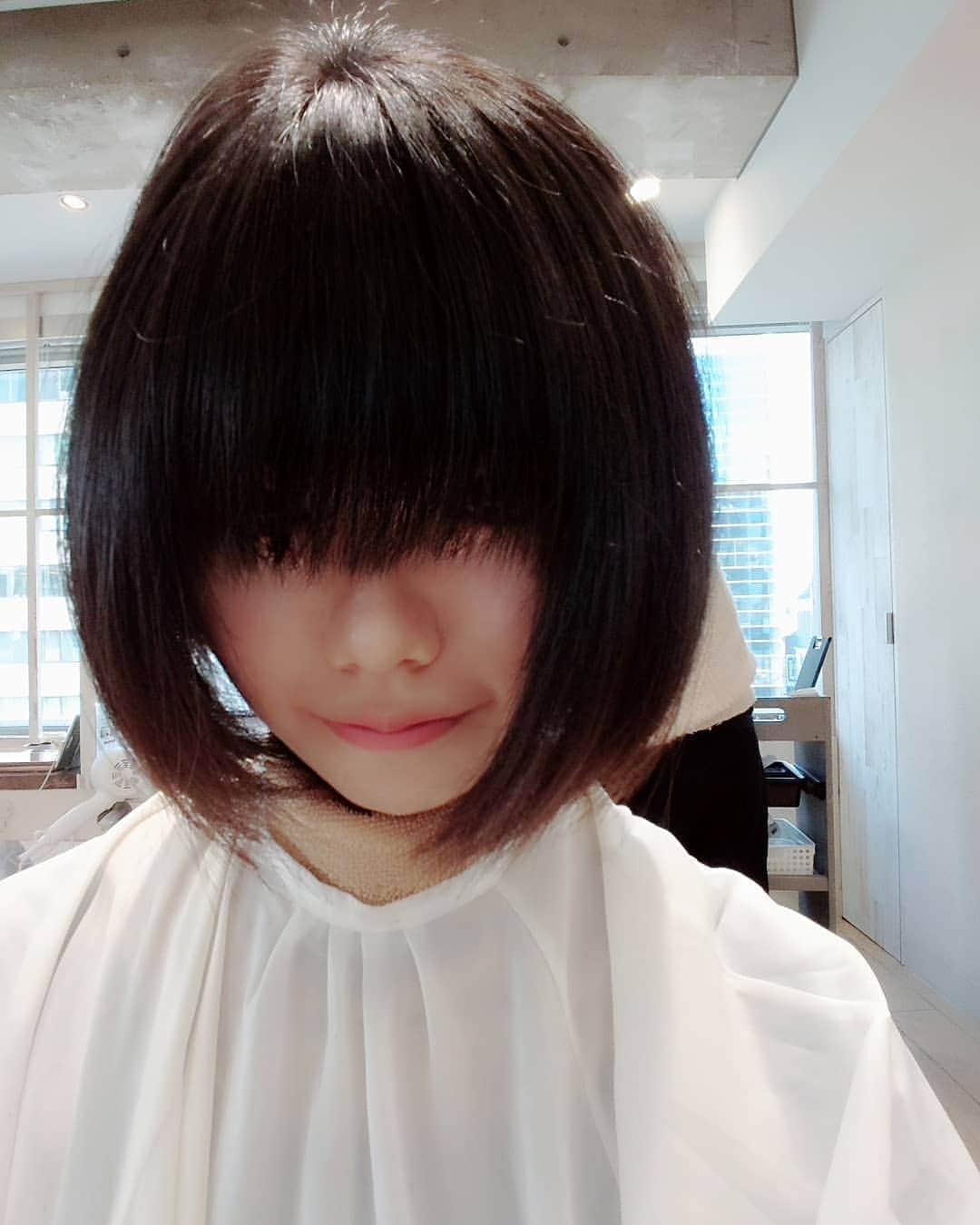 桜羽萌子さんのインスタグラム写真 - (桜羽萌子Instagram)「２ヶ月ぶりに美容院へ行けました。 初めてのとこ。 やっとぱっつん前髪に戻れた...素敵にセットもしてくださったので新鮮るんるんです♪」11月25日 15時27分 - tktkpengin