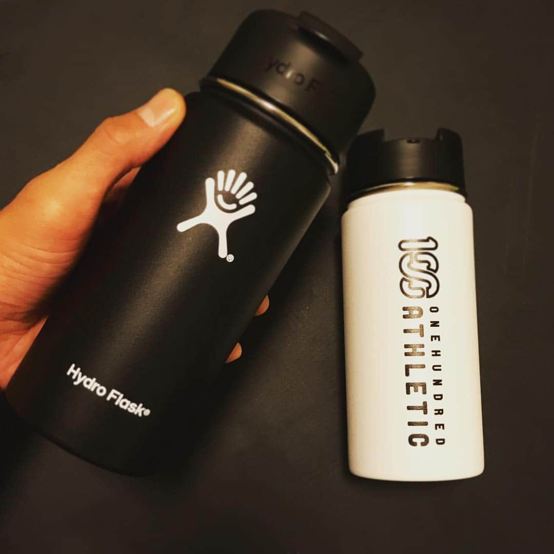 宇野薫さんのインスタグラム写真 - (宇野薫Instagram)「念願の Hydro Flask® × ONEHUNDRED ATHLETIC 別注ボトルが完成！もうすぐ発売です。  #hydroflask #bottle #training #break #hydration #blackandwhite #monotone #onehundredathletic #100athletic #unocaolshowten」11月25日 7時18分 - caoluno