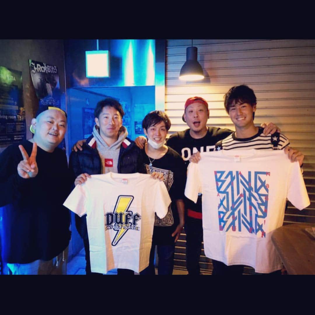 森雄大のインスタグラム：「昨日はSHINGOさんに招待して頂き、 DUFFさんのLIVEに今野といってきました🎶 目の前でGET FREE歌ってもらって幸せでした🌈 TシャツとDVD📀も頂きました☺️ 来シーズンもこの曲と一緒に頑張ります⭐ #DUFF #仙台 #GETFREE」