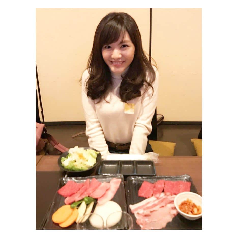 小菅晴香さんのインスタグラム写真 - (小菅晴香Instagram)「・ 日帰り旅行②🚌 ・ お昼ご飯は、焼き肉でした🍖❤️ ・ A5ランクのかずさ和牛とかずさ豚🐮🐷 ・ とっても美味しかったです❣️ これも旅行代金に含まれているので お得感も満載😍 ・ 隣の席のご夫婦との会話も楽しめて 最高なランチタイムでした🍴 ・ ・ ・ ・ ・ #日帰り旅行 #女子旅 #千葉 #はとバス #はとバスツアー #焼き肉ランチ #かずさ和牛 #かずさ豚 #小菅晴香 #フリーアナウンサー #セントフォース」11月25日 8時34分 - haruka.kosuge