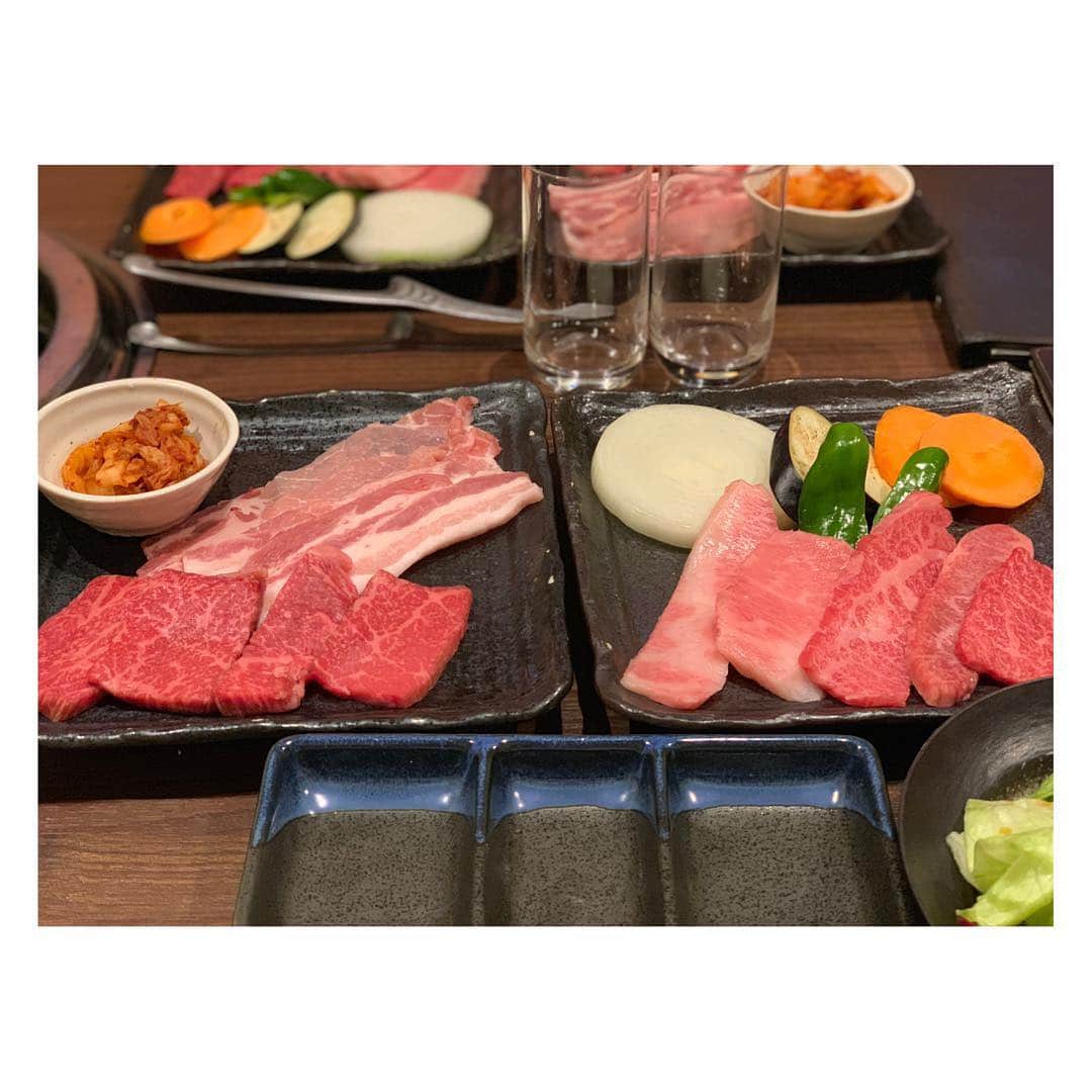 小菅晴香さんのインスタグラム写真 - (小菅晴香Instagram)「・ 日帰り旅行②🚌 ・ お昼ご飯は、焼き肉でした🍖❤️ ・ A5ランクのかずさ和牛とかずさ豚🐮🐷 ・ とっても美味しかったです❣️ これも旅行代金に含まれているので お得感も満載😍 ・ 隣の席のご夫婦との会話も楽しめて 最高なランチタイムでした🍴 ・ ・ ・ ・ ・ #日帰り旅行 #女子旅 #千葉 #はとバス #はとバスツアー #焼き肉ランチ #かずさ和牛 #かずさ豚 #小菅晴香 #フリーアナウンサー #セントフォース」11月25日 8時34分 - haruka.kosuge