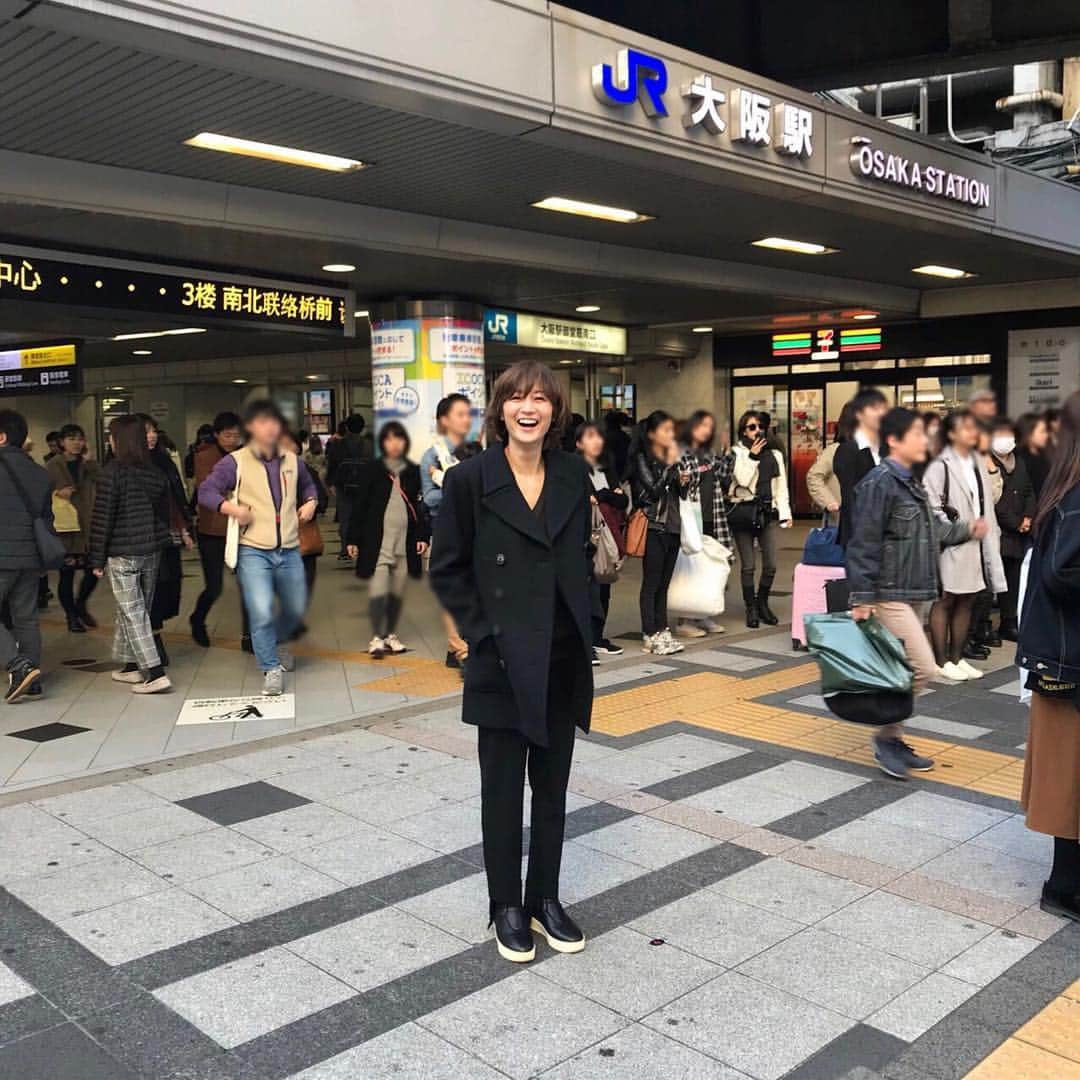 富岡佳子さんのインスタグラム写真 - (富岡佳子Instagram)「昨日は、「LANVIN  COLLECTION」のイベントにお越しくださいまして大変感謝しております。2回目にもいらして下さった方がチラホラと…とても感激しました！ 空き時間には久しぶりの梅田を歩きました。この信号は大昔私の通学路でした☺︎ 大阪駅周辺はロータリーができていたり、うめだ阪急もですが街全体が様変わりしていて活気がありました！ あっという間の大阪。。。デパ地下にてフルーツ大福の大行列を横目に東京でも購入できるであろうモンブランを買って帰りました。笑 また、大阪でイベントがありますように願っております♡ありがとうございました♡」11月25日 10時16分 - yoshikotomioka