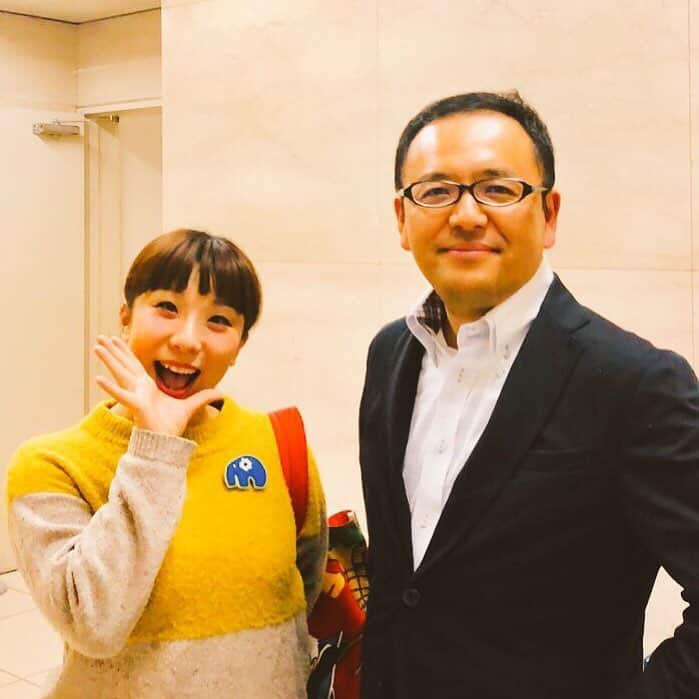 森田まりこさんのインスタグラム写真 - (森田まりこInstagram)「##### ## #細かすぎて伝わらない ☆☆☆ ☆☆☆ ☆☆☆ 無事にまりこもオンエアされてましたー😭😭😭 ありがとうございました😭😭😭 収録の日は緊張でドタバタで写真1枚も撮れてなかった😱😱😱 けどね！後日、仲良しの☆ #  #牧田知丈 さんが # #新喜劇 を観に # #なんばグランド花月 まで来てくれたのよー😂💕その写メ載っけとこ！ ### # #落合監督 # ## #モノマネ # #もはや素人さんではない ## #プロのおてまえ #⚾️ # # #毎回出演されてる #すごすぎー‼️ ## #  ### # # #夫婦みたいやな🤣🤣🤣」11月25日 15時44分 - morita.mariko