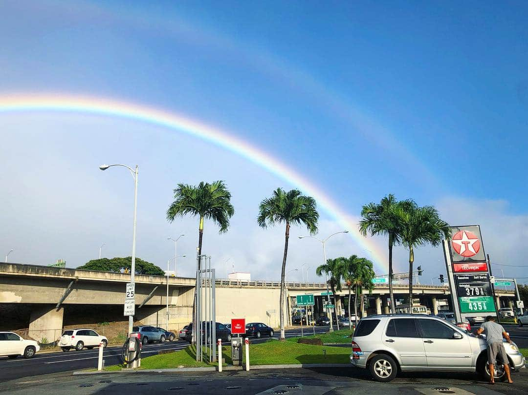 菅又菜摘（ナツ）さんのインスタグラム写真 - (菅又菜摘（ナツ）Instagram)「🌈🌈 #goodmorning #rainbow #beautiful #sky #bluesky #happy #drive #aloha #trip #vacation #hawaii #honolulu」11月25日 12時14分 - kogenatsu920