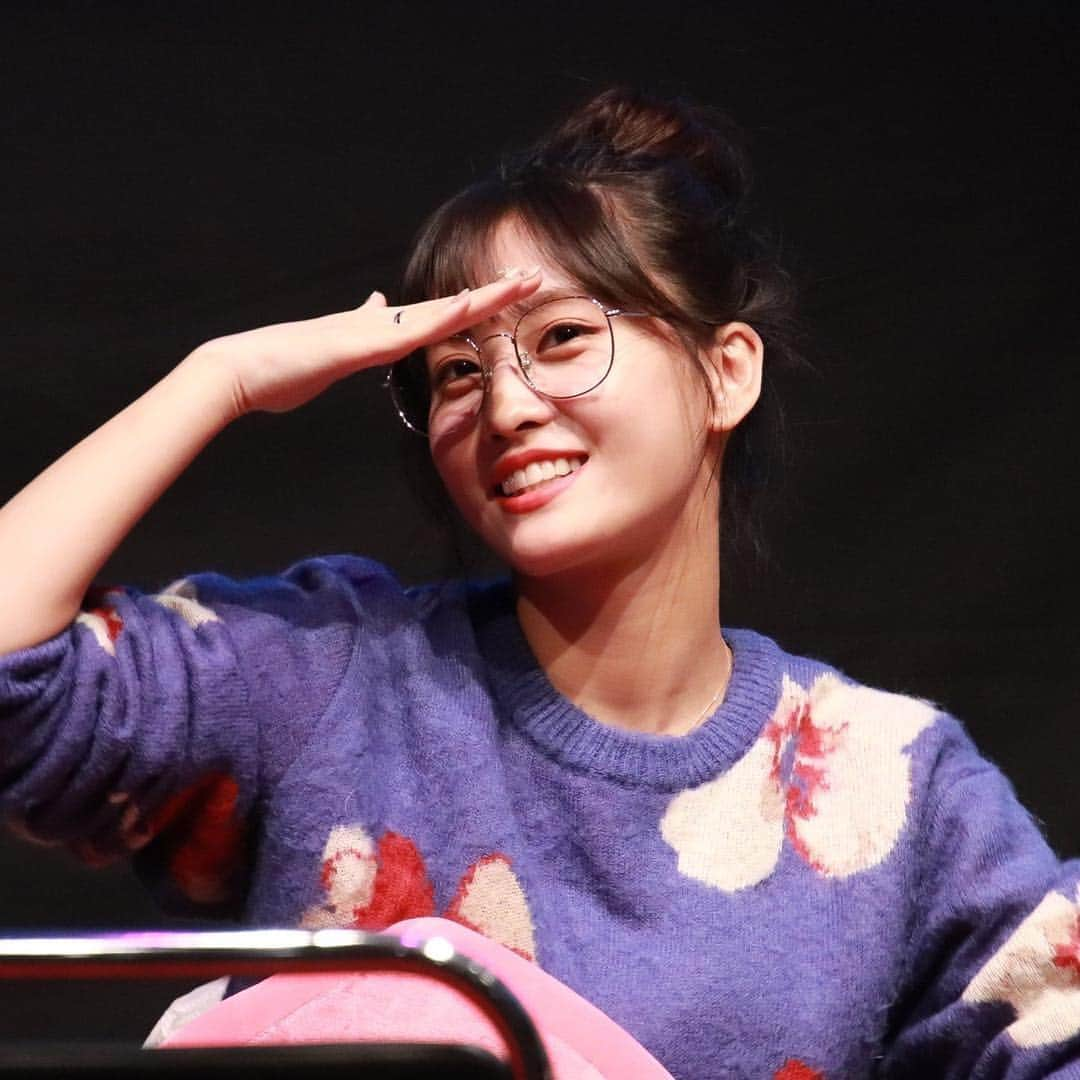 モモさんのインスタグラム写真 - (モモInstagram)「♡ [Fantaken] #모모 - 181124 Sinchon Fansign Event #트와이스 #모모 #平井もも #もも #TWICE © tzuyu213, tm0wie_inwcare」11月25日 12時45分 - momojype