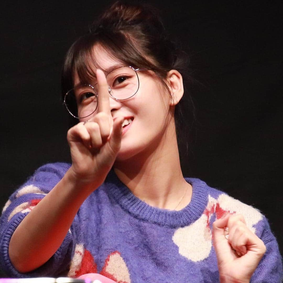 モモさんのインスタグラム写真 - (モモInstagram)「♡ [Fantaken] #모모 - 181124 Sinchon Fansign Event #트와이스 #모모 #平井もも #もも #TWICE © tzuyu213, tm0wie_inwcare」11月25日 12時45分 - momojype