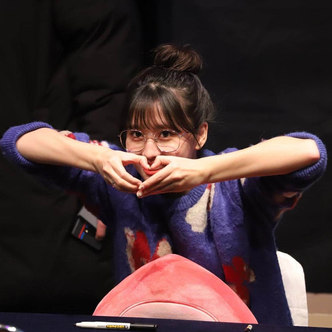 モモさんのインスタグラム写真 - (モモInstagram)「♡ [Fantaken] #모모 - 181124 Sinchon Fansign Event #트와이스 #모모 #平井もも #もも #TWICE © tzuyu213, tm0wie_inwcare」11月25日 12時45分 - momojype