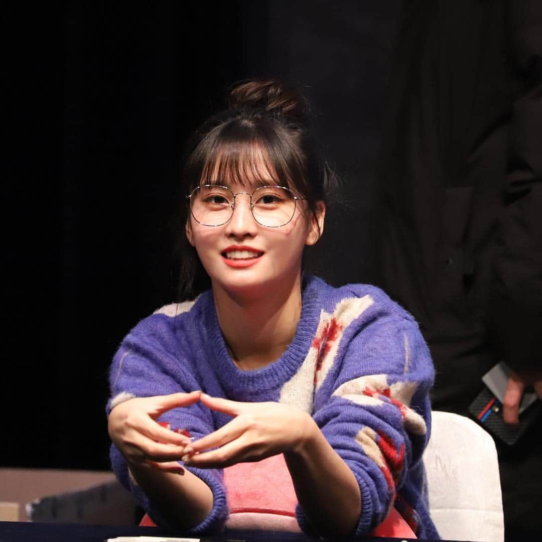 モモさんのインスタグラム写真 - (モモInstagram)「♡ [Fantaken] #모모 - 181124 Sinchon Fansign Event #트와이스 #모모 #平井もも #もも #TWICE © tzuyu213, tm0wie_inwcare」11月25日 12時45分 - momojype