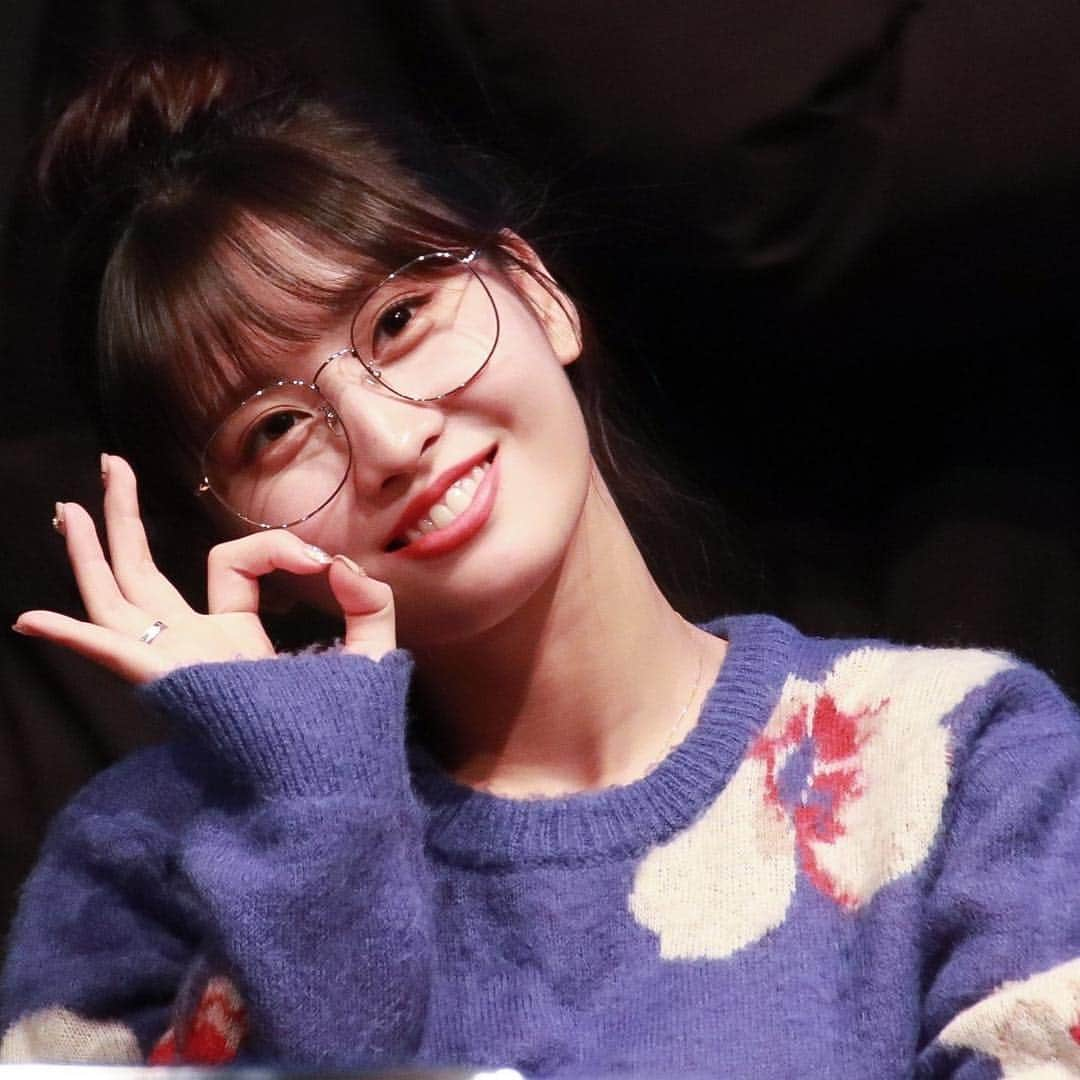 モモさんのインスタグラム写真 - (モモInstagram)「♡ [Fantaken] #모모 - 181124 Sinchon Fansign Event #트와이스 #모모 #平井もも #もも #TWICE © tzuyu213, tm0wie_inwcare」11月25日 12時45分 - momojype