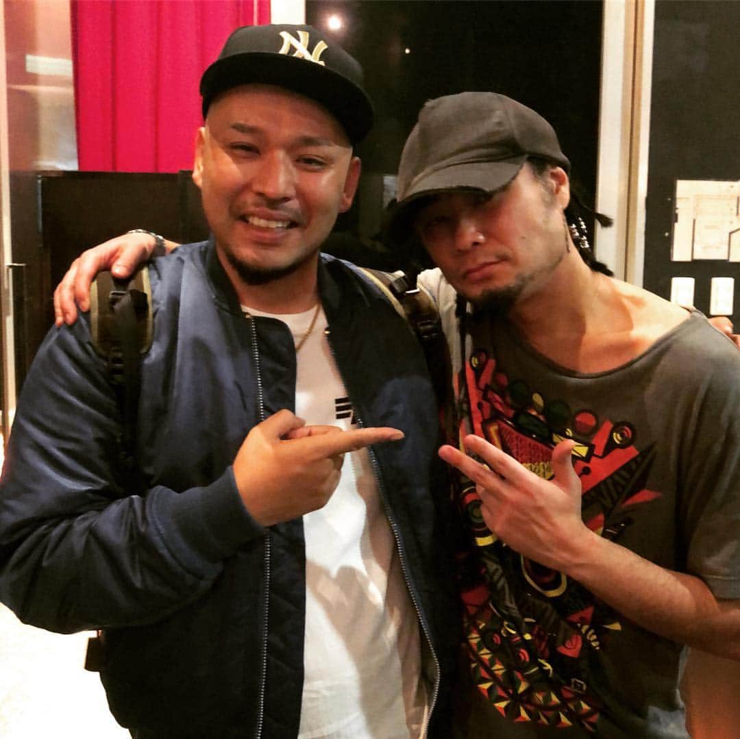 大江健次のインスタグラム：「いつも仲良くさせて頂いてるDiggy-MO'さん10周年ライブ！おめでとうございます！激烈にカッコいいライブ過ぎ！まじでまじでエグ格好良いでした！究極の音楽す！ゆっくり休んでください🎙  #diggymo #10th #anniversary #恵比寿 #リキッドルーム #LIQUIDROOM #SOcru #明日なら神アルマゲスター #みてみたいなマルの外側から #あのエンジン音がかかった瞬間 #爆泣き #唯一無二 #あの一体感 #あの音楽性 #ヤバすぎます #mckj」