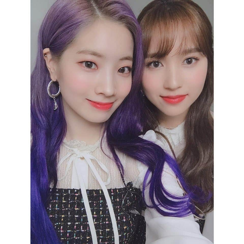 TWICEさんのインスタグラム写真 - (TWICEInstagram)「우리 원스와 함께라서 즐거웠던 YoY활동😍 오늘도 고마웠어요 잘자요 안녕 #👌or👌」11月25日 23時43分 - twicetagram