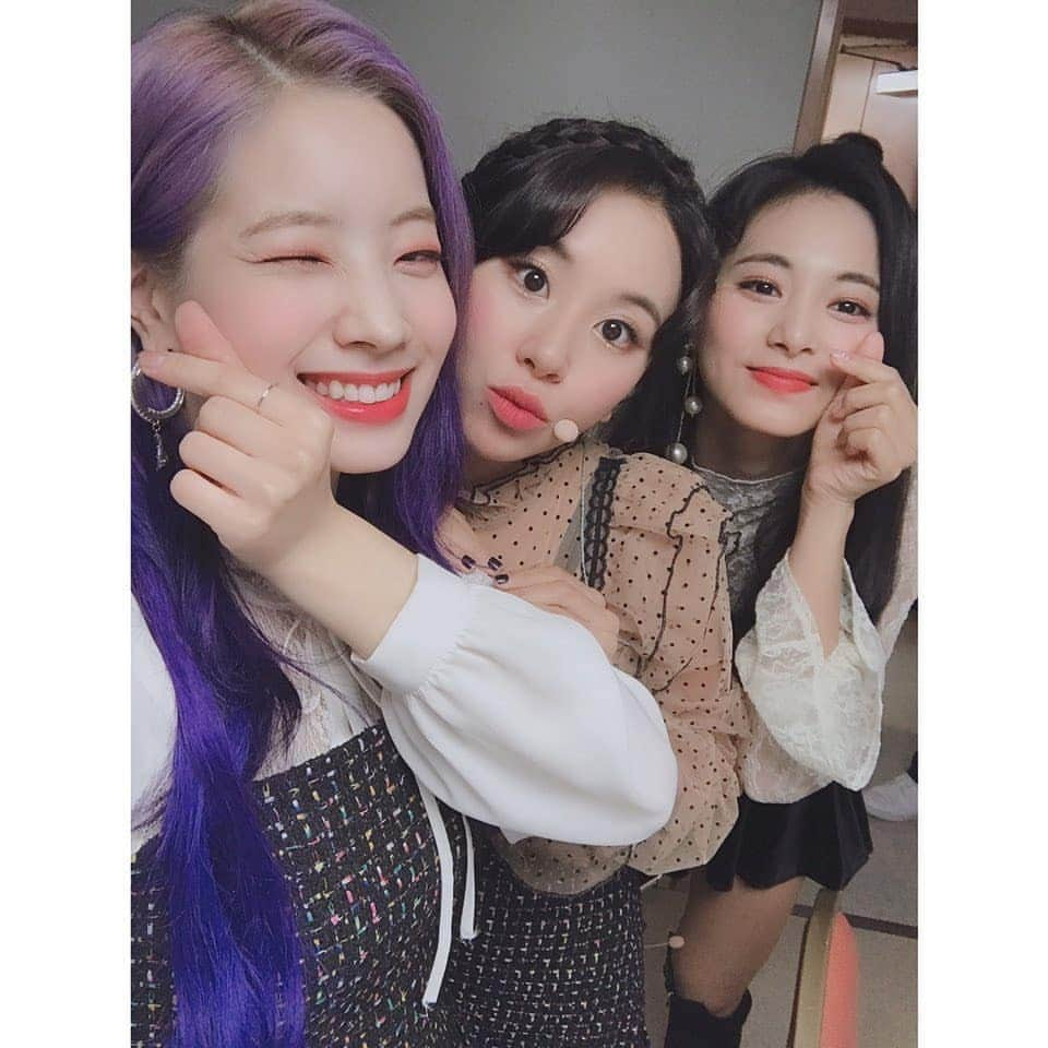 TWICEさんのインスタグラム写真 - (TWICEInstagram)「우리 원스와 함께라서 즐거웠던 YoY활동😍 오늘도 고마웠어요 잘자요 안녕 #👌or👌」11月25日 23時43分 - twicetagram