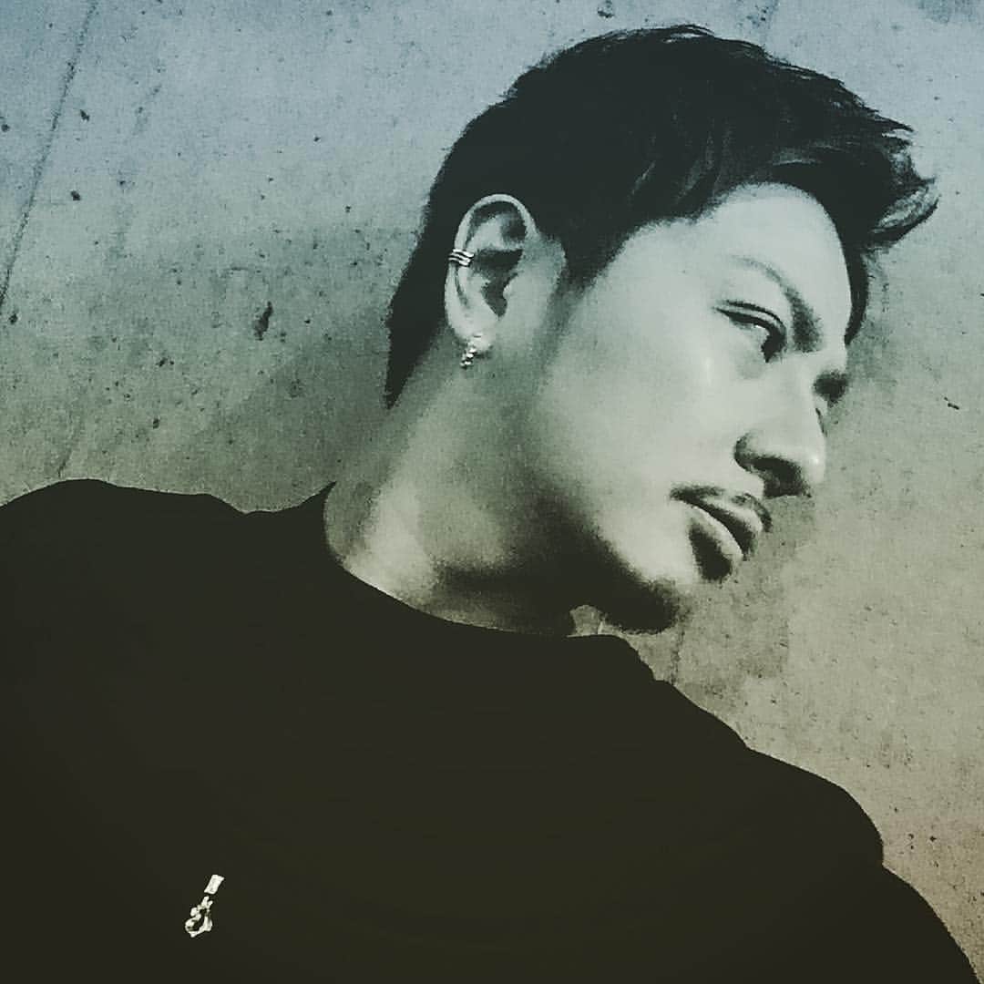 北見寛明のインスタグラム：「久しぶりに #ナンパの仕事が入ってきたよ #北見くん試しに今できますか #とスタッフさんに言われたので #ちょっと待っててくださいね #と言って席を立ち #5分後 #4人連れて戻ってきたよ #スタッフさんはそれから #北見くんを #北見さま #と呼ぶようになったよ」