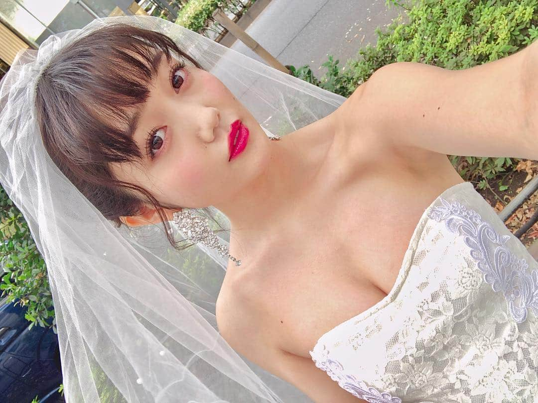 松川菜々花さんのインスタグラム写真 - (松川菜々花Instagram)「評判だったので本日2回目のウェディング写真あげます👗  #ウェディング #ドレス #ウェディングドレス #グラビア #表参道」11月25日 16時13分 - matsukawa__nanaka