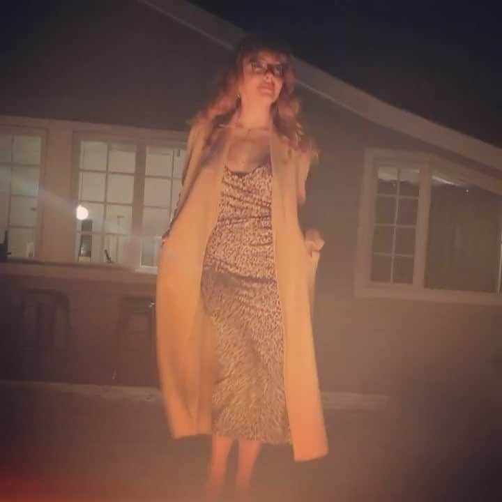 エレナ・サチンのインスタグラム：「Dancing into my 30s」