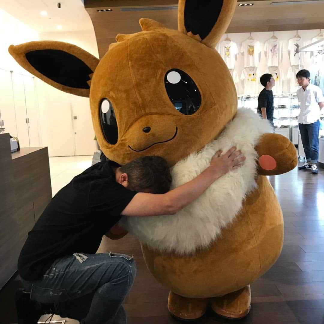 増田順一のインスタグラム：「EVs+Cafe! Eevee+Masuda! #ポケモン #Pokemon #letsgo #letsgopikachu #letsgoeevee #game #nintendo #nintendoswitch #roppongihills」