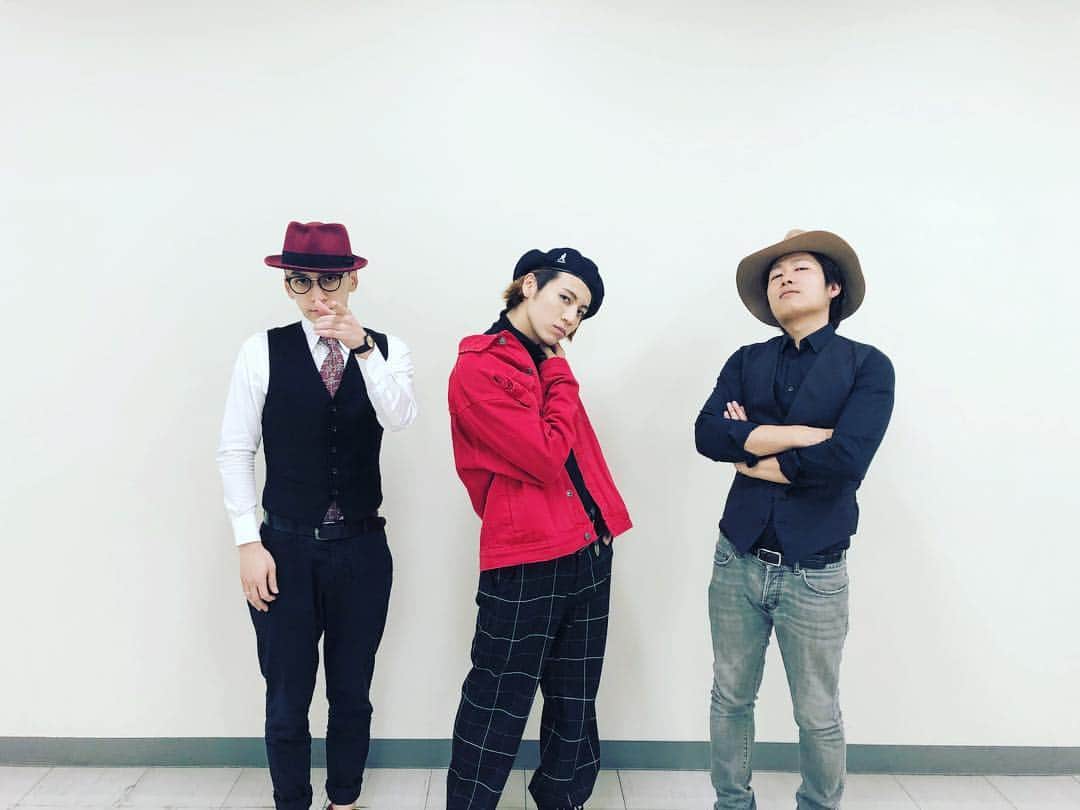 REO のインスタグラム：「Thanks〜🎄⛲️✨12/23お渡し会のご予約は明日11/26までです🎅✨ #ぼくとクリスマス @artefact_akey @kazuki_kzk_kazkey」