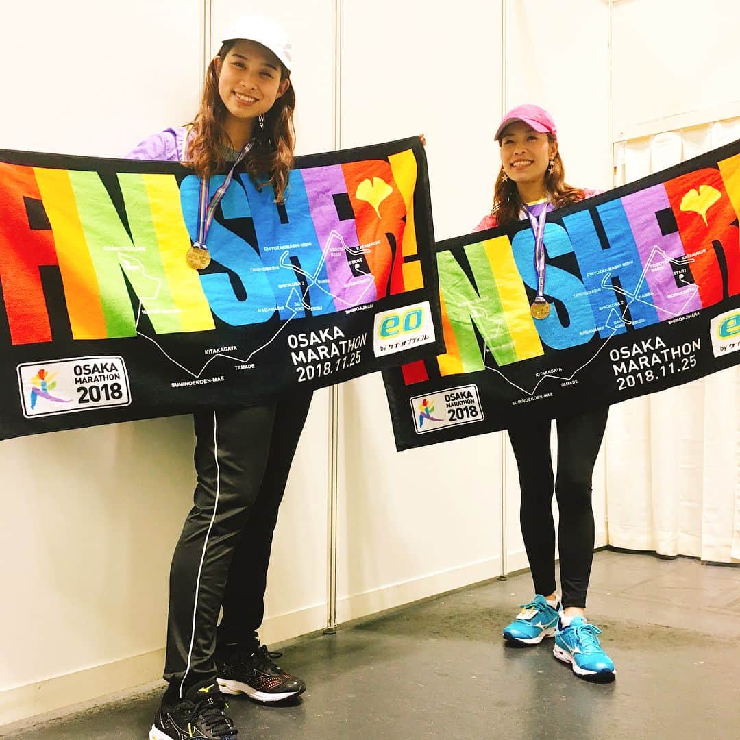 内田絢子さんのインスタグラム写真 - (内田絢子Instagram)「大阪マラソン2018、完走！！ 自己ベスト更新にはほど遠い記録でしたが。。。笑 ・ 快晴のマラソン日和。ちょっと暑いくらいでしたが、楽しく走れた。応援してくださった皆さま、ありがとうございました。 ・ ①バースデーガール、リサネムと♡おめでとう☆ ②802wannabesが応援しながら、撮ってくれた1枚。 ③スタート地点でタクトさんとダイキくんと☆ ④BブロックスタートのFUNKY JOGGERZシューズ  #大阪マラソン2018 #大阪マラソン #fm802 #funkyjog #waverider22 #duke」11月25日 18時07分 - uccijun