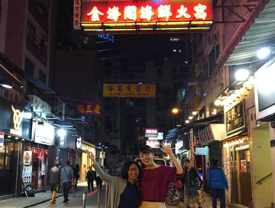 川瀬良子さんのインスタグラム写真 - (川瀬良子Instagram)「『あぐりずむ in 香港！』 いつものスタジオを飛び出して、香港の取材に行ってきましたー！ （写真6枚、動画1つあります👆🏼） ✈️ 香港のみなさんは、 日本が大好きな方が本当に多かったです！ スーパーに行ってみると、 日本産の野菜や果物、お菓子などが 日本語表記のまま、 そのままたくさん並んでいて驚きました！ そして、日本米やおむすびも！ 🍙 どうして日本のものを選ぶのか、 どんなところが好きなのか、などなど、 たっぷりとお話を聞いてきました。 🎤 12月11.12.13日のあぐりずむ 15.16日のWEEKENDをぜひ😊 聴いて下さいね♪ 🥕 広東語の通訳をしてくださったサマンサさん😆 彼女の力が本当に大きかったです！ サマンサさん、現地のスタッフのみなさん😍 あぐりずむチームのみなさん！ ありがとうございました！多謝！！！！ ♥️ 覚えた広東語 こんにちは「你好（ネイホウ）」 おいしい「好吃（ホウセッ）」 を多用😆 🥟 サマンサさんとは #乃木坂46 が好き同士、 そんなお話でも盛り上がりました🌈 また香港行きたいなー♪ 🎈 #tokyofm #jfn #あぐりずむ #あぐりずむWEEKEND #日本 の #農業 を #応援 する #番組 #ラジオ #radio #香港 #野菜 #果物 #日本産 #日本米 #おむすび」11月25日 19時00分 - kawase_ryoko