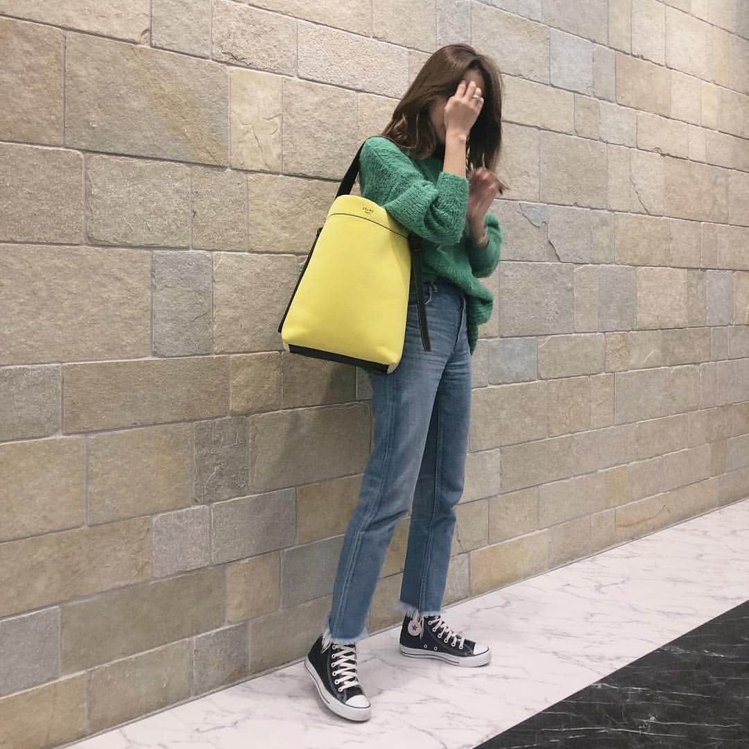近藤千尋のインスタグラム：「今日は兄家族とお出かけ🥰 甥っ子くん達とも遊べて ひーぼぉくんの応援も行けて 楽しい１日でした💖 明日からまた1週間 頑張りましょー🌟🙋‍♀️ 昨日おススメ映画教えてくださって ありがとうございました🥰💖 たくさん参考になりました😆 #蛍光色な母 #コンバースはハイカット #インソール入れて3センチ身長伸ばしたよ」