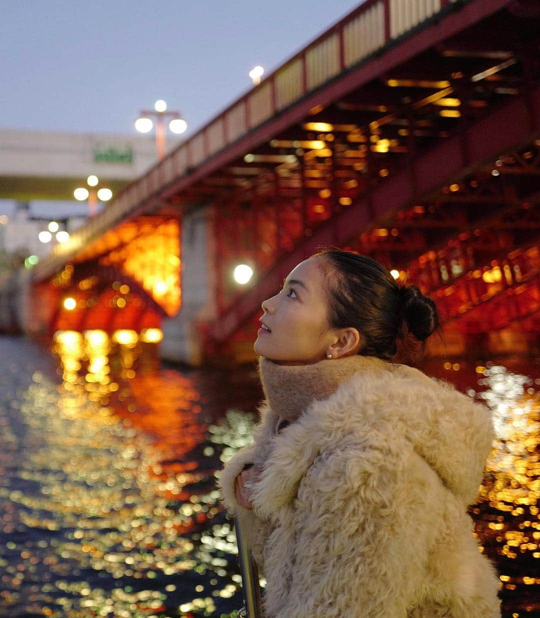 矢野未希子さんのインスタグラム写真 - (矢野未希子Instagram)「今日は朝から両親と旦那さんと 月島もんじゃ焼きを食べ 私も初めてのスカイツリーにのぼり そのあと水上タクシーから スカイツリーを見上げました✨  そして夕食はお寿司を食べるとゆう、 東京の観光詰め込みました的な 動きをしました🥳  スカイツリーの高さには驚き 水上タクシーも初めてだったので 私もずいぶん楽しめました♡  近くにあるとなかなか行かないけど 行ってみるとやっぱりいいもんですね🌹」11月25日 19時16分 - mikko1104