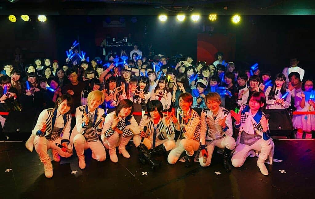 THE HOOPERSのインスタグラム：「初の海外ワンマンライブ『FANTASIC WORLD in 台湾』ありがとうございました🇹🇼謝謝〜🐼 日本の方も、台湾の方も、その他の国の方も、楽しんで頂けましたでしょうか？✨ サプライズもありがとうございました💙  また必ず戻ってくることを誓って！よりFANTASIAの輪を大きくします🤘」