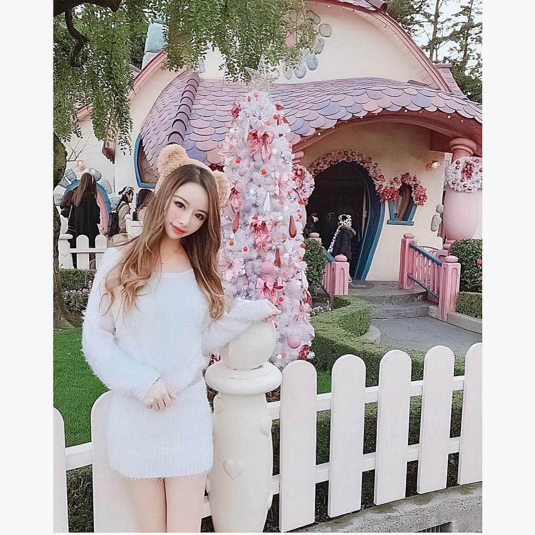 小松崎真理さんのインスタグラム写真 - (小松崎真理Instagram)「#disneyland#ディズニー#ディズニーランド#ランド#ミニー#ミニーちゃん#クリスマス#christmas#ダッフィー#xmas#duffy#ミニーちゃんの家#クリスマスツリー#ピンク#pink#ニットワンピ」11月25日 19時47分 - xs2.mari.s2x