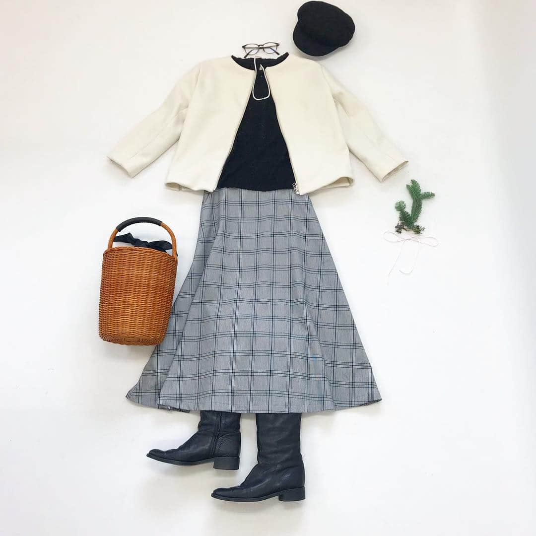 Couleureのインスタグラム：「シンプルなジャケット シンプルなスカート✨ シンプルなパンツ👖 どんな着こなしにもこの冬 必須アイテムです❤️ 只今、ご注文受付中です😊  A Pオケージョンボレロ【650】 ハーフゴムシンプルフレアスカート【744】 ・ ・ #sewing #手作り #型紙　#ハンドメイド大人服#クルールパターンファブリック#洋裁#シンプルコーデ#instafashion#ファッション#coordinate #code#今日コーデ#handmadeclothes #mamacoordinate #ママコーデ #instasewing#handmadewardrobe #置き画#置き画くら部#gu#じーゆー」