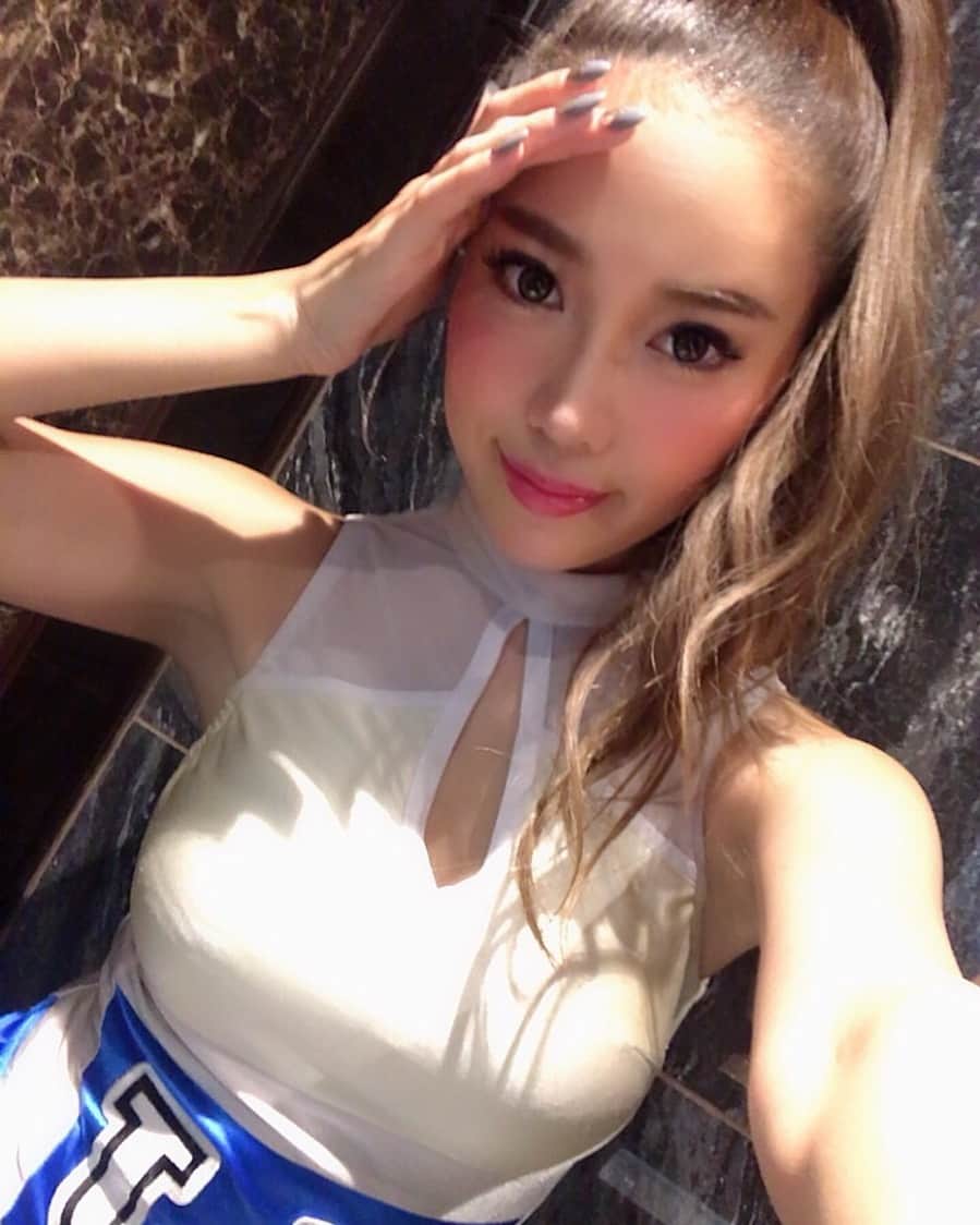 のインスタグラム：「本日の @club_camelot ありがとうございました🎉💓 まさかあんなに沢山のお客さまでフロアが埋め尽くされるとは、、、😳 CYBERJAPANはとってもとっても温かいファンの皆さまに愛されてるなと、実感した1日です。✨ 私は普段特典会などのイベントに参加する事が少ないので、近くで皆さんと触れ合えたことが嬉しかったー🌈💕💕 今日は本当にありがとう❤️ * * * #cjjuri #jurixoxoxo #cyberjapan #cyberjapandancers #サイバージャパン #costume #japanesegirl #makeup #club #party #shibuya #tokyo」