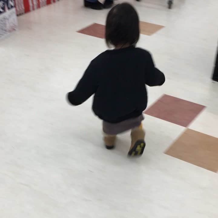 宮坂桃子のインスタグラム：「なんてことない平和な日常が1番幸せ👶🏻」