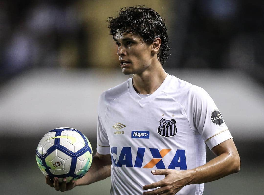 ドドさんのインスタグラム写真 - (ドドInstagram)「Nos despedimos da Vila com uma vitória. Era o mínimo que podíamos fazer por essa camisa. 🐳⚪️⚫️ #SANxCAM #Brasileirão2018 #SantosSempreSantos 📸 @nogueirafoto」11月25日 21時52分 - dodopires