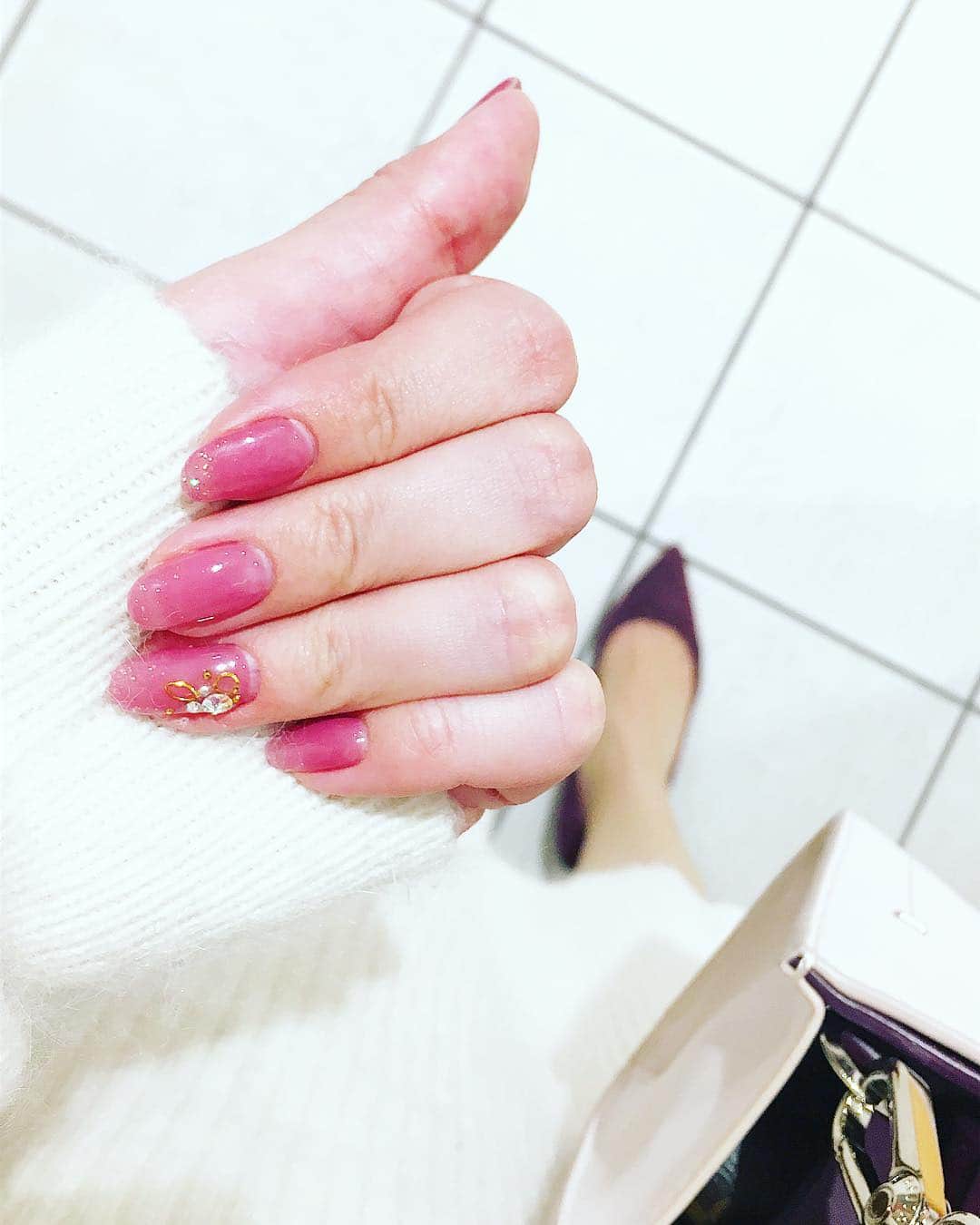大崎佑実さんのインスタグラム写真 - (大崎佑実Instagram)「本当にぷるぷる❣️💅😍 #pinknails #冬ネイル2018 @golddigger_hiromi.t」11月25日 22時24分 - osaki_yumi