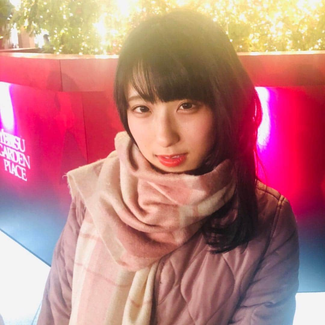 白木愛奈のインスタグラム：「昨日三田祭帰りに友達とイルミネーションを見に行ってきました。  4日間やり切った、三田祭！ 本当にたくさんの人が会いに来てくれださりました。遠方からいらっしゃった方もいて、話しているとき、Twitterやインスタのコメントを見ている時、涙が何度もでそうになりました。 本当にありがとう！  ミスコンもいよいよ大詰めです。 5ヶ月やってきた投票期間も、今日で最後です。 どうか5秒だけ、時間をください。プロフィールのURLから投票よろしくお願いします。 私らしく、笑顔で終われますように！頑張ります！  あと23時からインスタライブをちょっとやります。声があまり出ないですが来てくれると嬉しいです！」