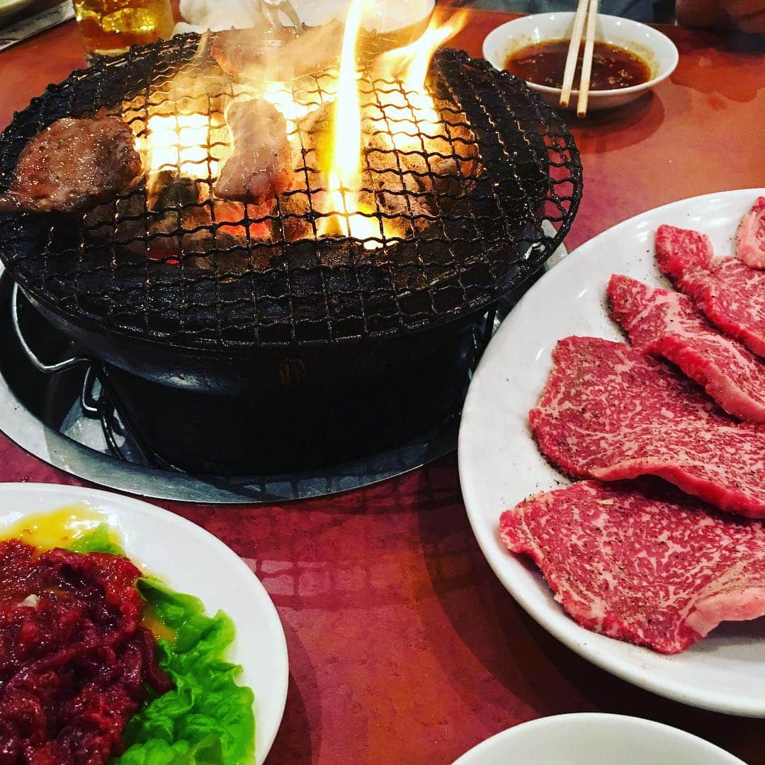 志摩有子さんのインスタグラム写真 - (志摩有子Instagram)「29回目の結婚記念日。学生時代から一緒に通っている本とさやへ。ロースグイも〆の冷麺もいつまでも変わらない美味しさ。 #結婚記念日 #浅草 #焼肉 #本とさや #三の酉 #大賑わい」11月25日 23時12分 - ariko418