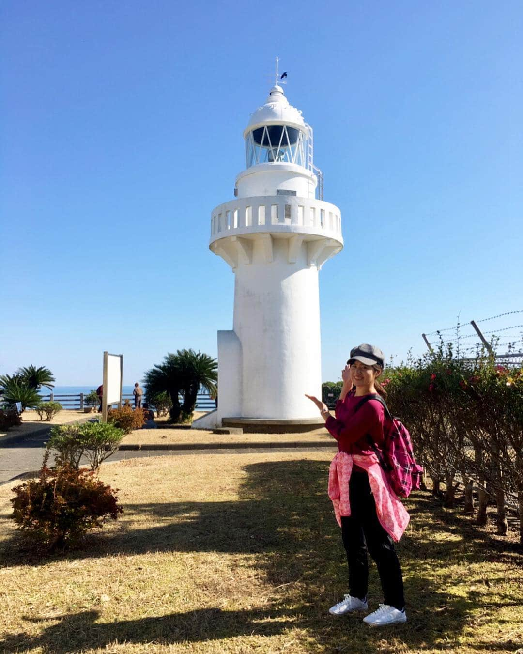 宮本佳奈さんのインスタグラム写真 - (宮本佳奈Instagram)「昨日、日向岬グルメウォークに参加してきました！ ・ ラジオのリポーターとして、同期の清水玲アナウンサーが5キロコースを、私は10キロコースをそれぞれ歩きました。 ・ 天候にも恵まれ、どこを歩いても素敵な景色が広がっていました✨ ・ 参加者の方々とのお話もとても楽しく、3時間かけて歩いた10キロはあっという間に過ぎていきました！ ・ ゴール後にいただいた焼き牡蠣などの漁師飯もとても美味しく、疲れが一瞬で吹き飛びました！ ・ ・ 筋肉痛にはなりましたが😅、楽しいイベントに参加できたので、心は元気に今週も頑張ります！ ・ #MRT #アナウンサー #日向岬 #グルメウォーク #漁師飯 #素敵な景色 #細島灯台 #クルスの海 #筋肉痛 #ウォーキング」11月26日 10時16分 - mrt.miyamoto