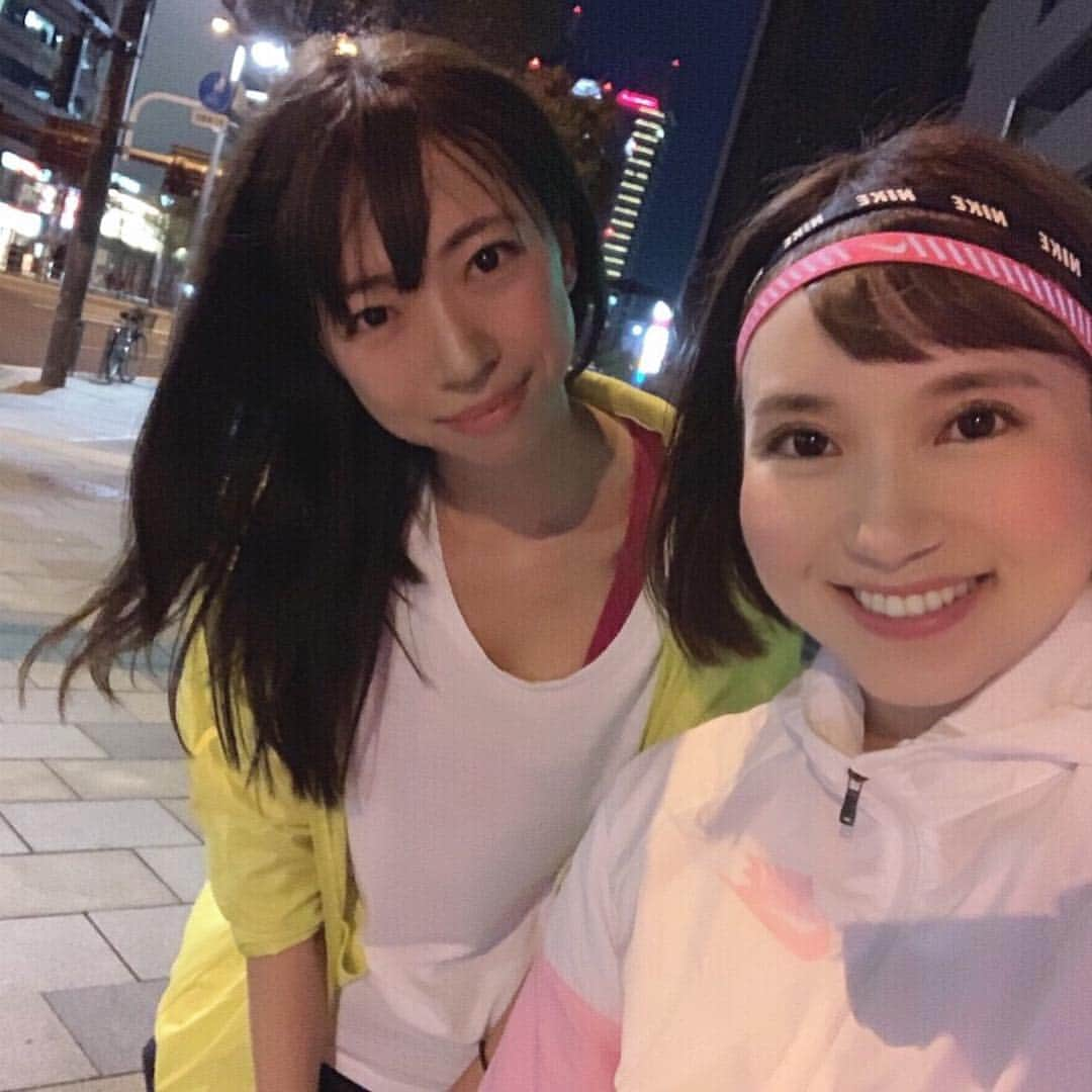 巻野わかばさんのインスタグラム写真 - (巻野わかばInstagram)「おはようございます☀  昨夜の夜ラン🏃‍♀️🎆 東京に来ていたともちゃんと💓  赤坂→神宮外苑→六本木のライトアップされたコースをイルミラン👯‍♀️w  楽しすぎて本当にあっという間でした☺️ 急坂が続く道を楽しそうに走りながら✨息を切らさず会話するともちゃんが 私の中ではなにより輝いてました😆❤️ 11月最後の週、今週も頑張りましょう☺️❣️ ストーリー見てくださりありがとうございます😊🙌 #nikeplus#running#training#nike#garmin#ナイキプラス#ランニング#ジョギング#夜ラン#イルミラン#六本木#神宮外苑いちょう並木」11月26日 9時03分 - _wakaba__