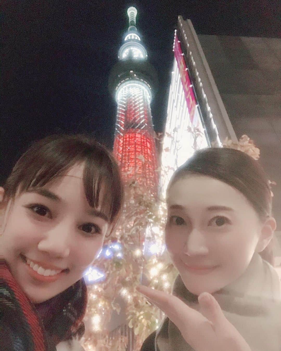 咲妃みゆのインスタグラム：「このところ、ぐんと寒くなりましたね💦 . 「ラブネバーダイ」のお稽古が着々と進んでいます！毎日課題と直面する中で悩み踠き試行錯誤を繰り返していますが、メグ・ジリーというお役を演じる機会を頂けた事を幸せに思っています😌🍀 . お稽古終わりに、同じくメグ・ジリーを演じられるねねさん( #夢咲ねね さん)とちょっとお出掛け…❤️優しくておおらかで、何事にも真摯に向き合われるねねさん✨お稽古場でもお出掛けの時も様々なお話をさせて頂くのですが、いつもねねさんのお言葉に胸を打たれ続けています😭素敵な方とこうしてご一緒させて頂けて…感謝です😌💕 . #夢咲ねね さん✨ #ラブネバーダイ #loveneverdies #メグジリー #ここどーこだ ！😋🎵」