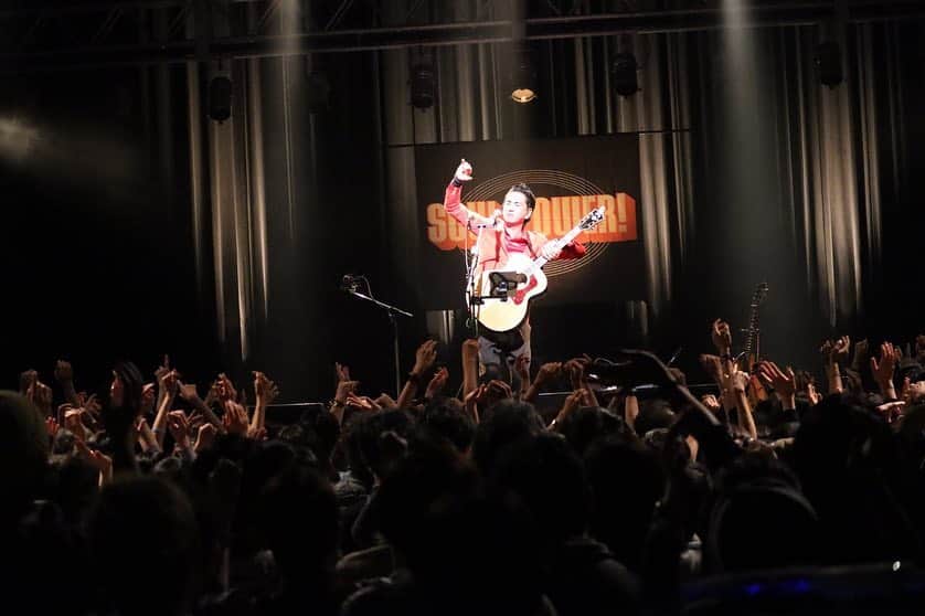 田島貴男さんのインスタグラム写真 - (田島貴男Instagram)「ひとりソウルショウの旅2018東京TSUTAYAO-EAST公演終了！最高の夜！むっちゃ楽しかった！真行寺貴秋くんを迎えたスペシャルナイト！これほどソウル相乗効果があるとは 笑。彼の温かいオーラもあって素晴らしいライブになりました！踊ったり歌ったり自由に音楽を楽しむ皆さん最高！本当にありがとーう！ #ひとりソウルショウの旅2018」11月26日 1時19分 - tajimatakao