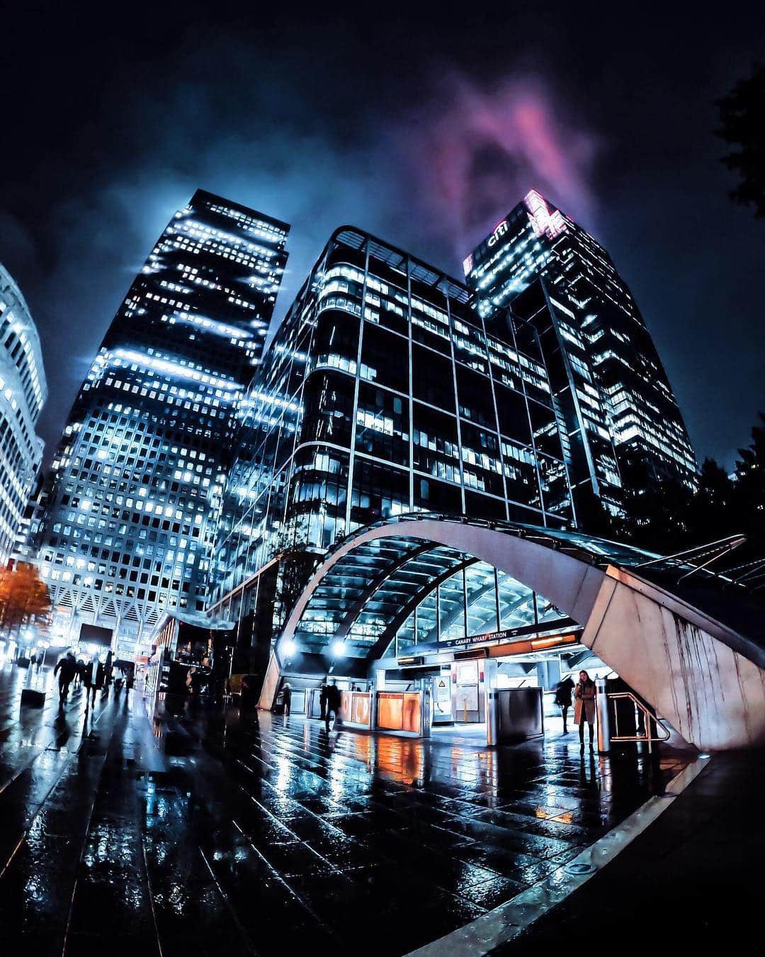 goproさんのインスタグラム写真 - (goproInstagram)「Photo of the Day: Versatility is the name of the game. 🌃 @aq_farzeen switched into Night Photo Mode to capture an urban side to his #GoProHERO7 Black photography in London. • Want to take crisp captures like this? Tap the link in our bio to snag a FREE Chesty, 32GB SD card, + Rechargeable Battery when you upgrade to the all-new #GoProHERO7 Black. • • • *Promo valid in limited regions, see full terms on gopro.com for details* @GoProUK #GoProUK #GoPro #GoProTravel #NightPhoto #UrbanPhotography #CanaryWharf #London」11月26日 1時20分 - gopro