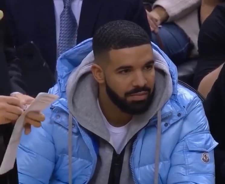 モンクレールさんのインスタグラム写真 - (モンクレールInstagram)「Drake courtside in his hometown of Toronto wearing the #Moncler Maya jacket.  _ #MONCLERFRIENDS」11月26日 2時17分 - moncler