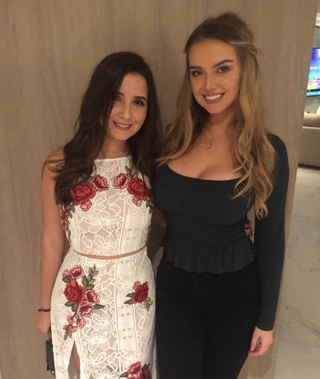 Lauren Hanleyのインスタグラム：「Off the market 🙅」
